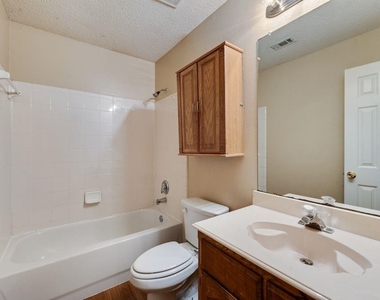1557 Aberdeen Drive - Photo Thumbnail 15
