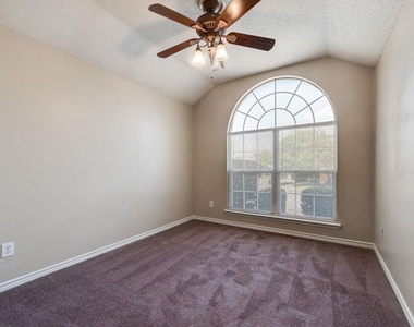 1557 Aberdeen Drive - Photo Thumbnail 16