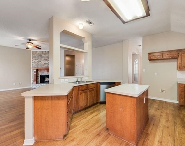 1557 Aberdeen Drive - Photo Thumbnail 10