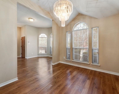 1557 Aberdeen Drive - Photo Thumbnail 4