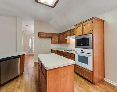 1557 Aberdeen Drive - Photo Thumbnail 9