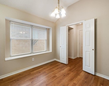 1557 Aberdeen Drive - Photo Thumbnail 7