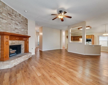 1557 Aberdeen Drive - Photo Thumbnail 6
