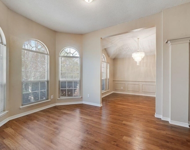 1557 Aberdeen Drive - Photo Thumbnail 2