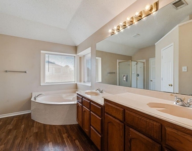 1557 Aberdeen Drive - Photo Thumbnail 12