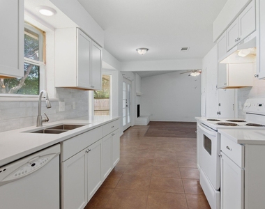 6413 Melinda Court - Photo Thumbnail 10