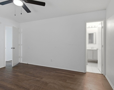 6413 Melinda Court - Photo Thumbnail 15
