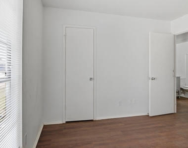 6413 Melinda Court - Photo Thumbnail 19