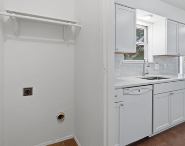 6413 Melinda Court - Photo Thumbnail 12