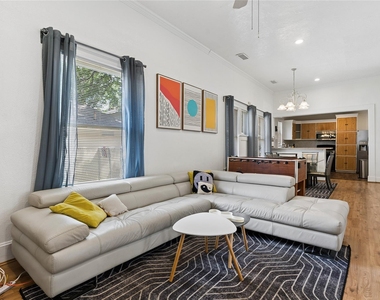 4112 Congress Avenue - Photo Thumbnail 7