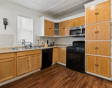4112 Congress Avenue - Photo Thumbnail 14