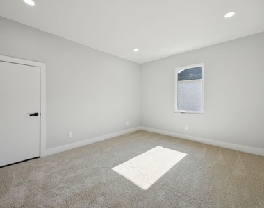2415 Valley View Drive - Photo Thumbnail 22