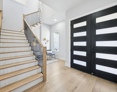 2415 Valley View Drive - Photo Thumbnail 2