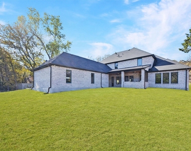 2415 Valley View Drive - Photo Thumbnail 24