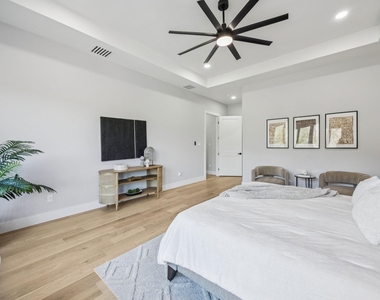 2415 Valley View Drive - Photo Thumbnail 9