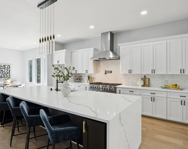 2415 Valley View Drive - Photo Thumbnail 4