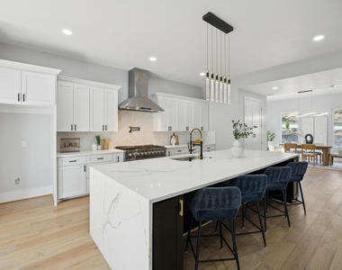 2415 Valley View Drive - Photo Thumbnail 5