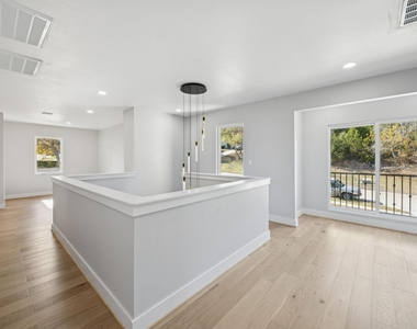 2415 Valley View Drive - Photo Thumbnail 15
