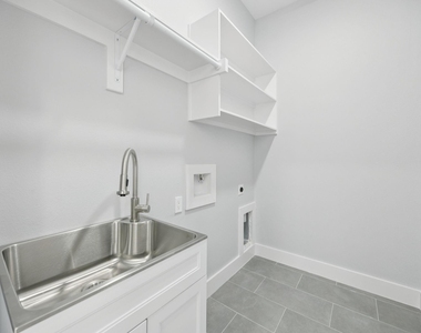 2415 Valley View Drive - Photo Thumbnail 13
