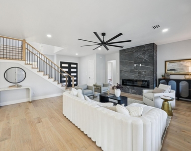2415 Valley View Drive - Photo Thumbnail 3