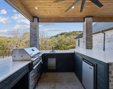 2415 Valley View Drive - Photo Thumbnail 23