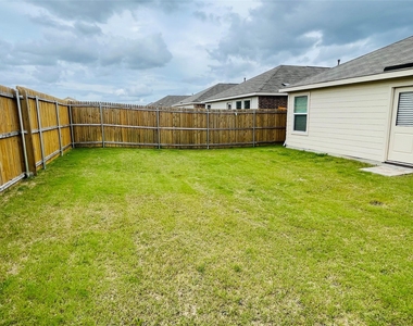 1405 Merlin Bluff Street - Photo Thumbnail 14