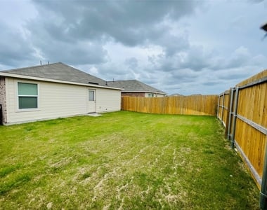 1405 Merlin Bluff Street - Photo Thumbnail 13