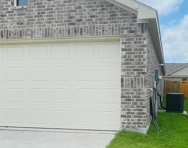 1405 Merlin Bluff Street - Photo Thumbnail 2