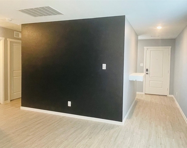 1405 Merlin Bluff Street - Photo Thumbnail 4