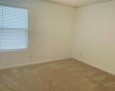 1405 Merlin Bluff Street - Photo Thumbnail 10
