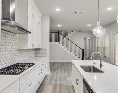 4592 Refugio Drive - Photo Thumbnail 16