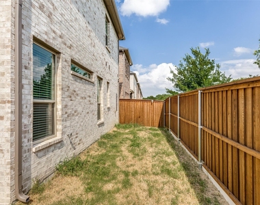 4592 Refugio Drive - Photo Thumbnail 34