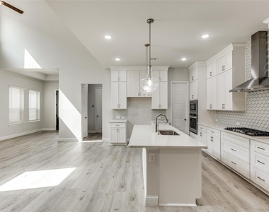 4592 Refugio Drive - Photo Thumbnail 13
