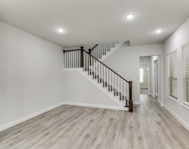 4592 Refugio Drive - Photo Thumbnail 3