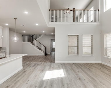 4592 Refugio Drive - Photo Thumbnail 11
