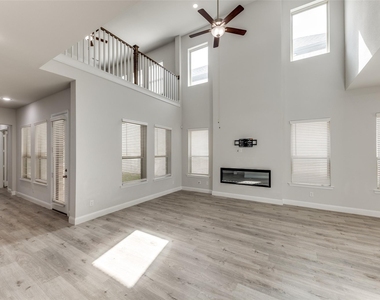 4592 Refugio Drive - Photo Thumbnail 4