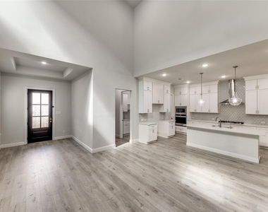 4592 Refugio Drive - Photo Thumbnail 6