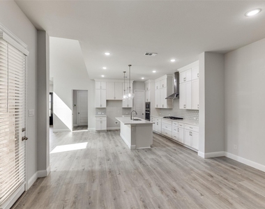 4592 Refugio Drive - Photo Thumbnail 9