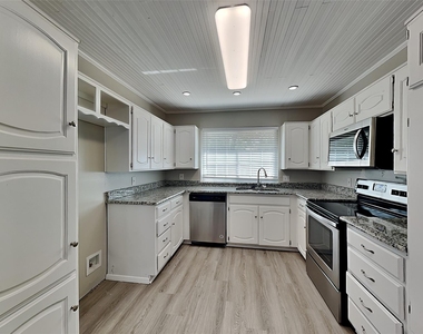 2424 Meadow Creek - Photo Thumbnail 4