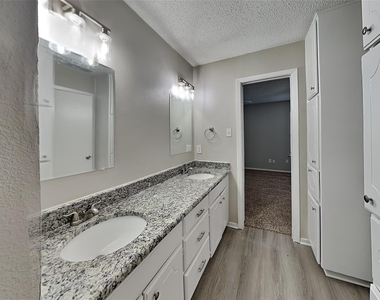 2424 Meadow Creek - Photo Thumbnail 10