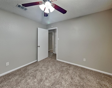 2424 Meadow Creek - Photo Thumbnail 12
