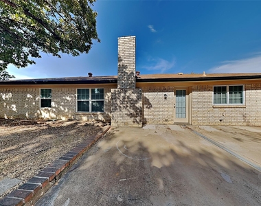 2424 Meadow Creek - Photo Thumbnail 18