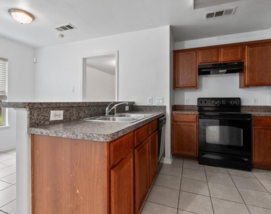 600 Noble Grove Lane - Photo Thumbnail 2