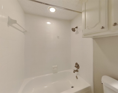 3252 Sugarbush Drive - Photo Thumbnail 18