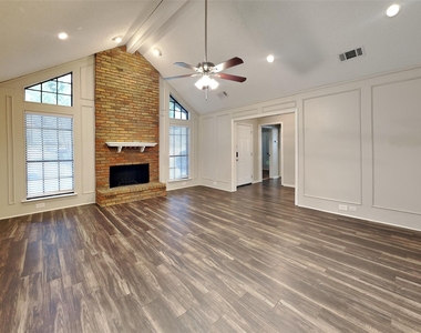 3252 Sugarbush Drive - Photo Thumbnail 1