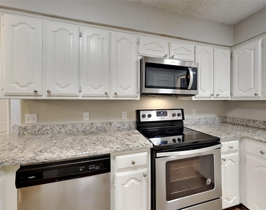 3252 Sugarbush Drive - Photo Thumbnail 6