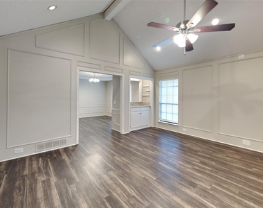 3252 Sugarbush Drive - Photo Thumbnail 2