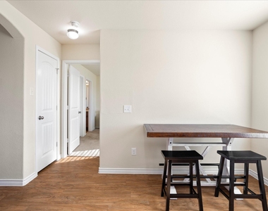 1604 Blue Jay Drive - Photo Thumbnail 15