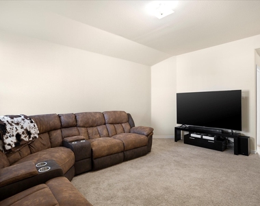 1604 Blue Jay Drive - Photo Thumbnail 23