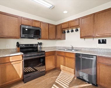 1604 Blue Jay Drive - Photo Thumbnail 13